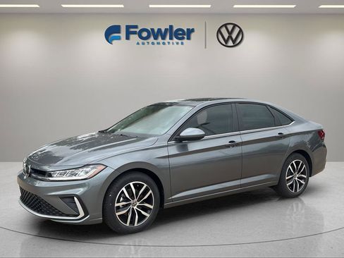 New 2026 Volkswagen Jetta SE FWD image 3