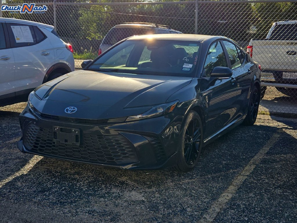 Used 2026 Toyota Camry SE FWD image 3