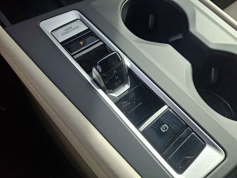 Used 2024 Volkswagen Atlas SE image 16