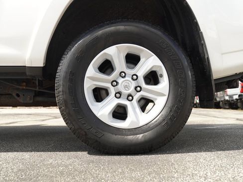 Used 2016 Toyota 4Runner SR5 image 7