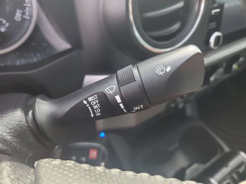 Used 2021 Toyota Tacoma SR5 RWD image 32