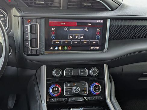 Used 2021 GMC Yukon XL Denali AWD/4WD image 16