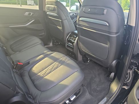 Used 2026 BMW X7 xDrive40i AWD/4WD image 11