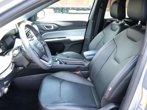 Used 2023 Jeep Compass Latitude w/ Sun and Sound Group AWD/4WD image 11