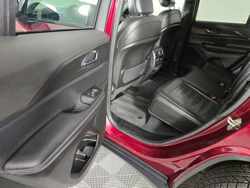 Used 2024 Jeep Grand Cherokee Altitude image 36