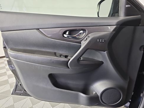 Used 2019 Nissan Rogue SV w/ Premium Package FWD image 27