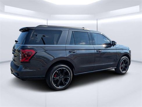 Used 2024 Ford Expedition Limited image 3