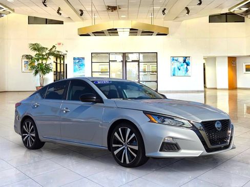 Used 2020 Nissan Altima 2.5 SR FWD image 3