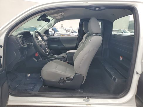 Used 2018 Toyota Tacoma SR image 11