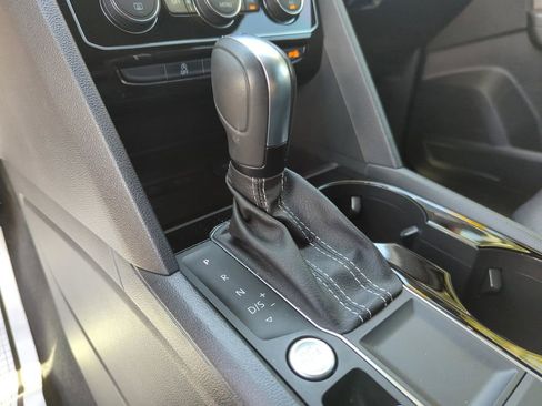 Used 2022 Volkswagen Atlas Cross Sport SE FWD image 33