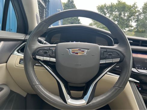 Used 2023 Cadillac XT6 Premium Luxury w/ Technology Package image 7