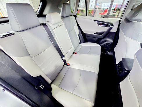 Used 2022 Toyota RAV4 Limited image 33