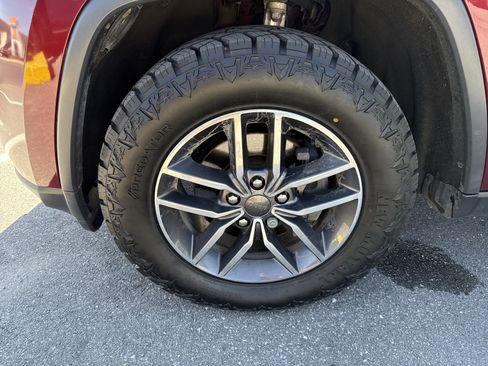 Used 2019 Jeep Grand Cherokee Limited AWD/4WD image 11