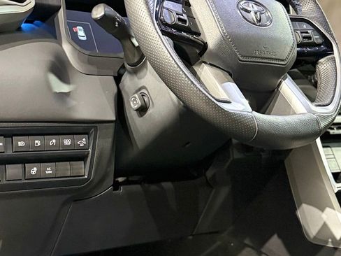 Used 2023 Toyota Sequoia Platinum AWD/4WD image 40