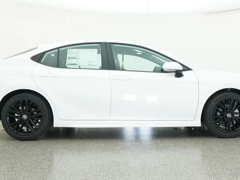 Used 2026 Toyota Camry SE FWD image 42