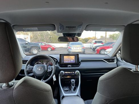 Used 2019 Toyota RAV4 LE image 38