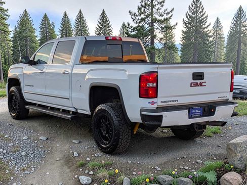 Used 2017 GMC Sierra 2500 Denali w/ Suspension Package, Off-Road AWD/4WD image 3
