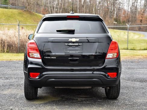 Used 2022 Chevrolet Trax LS w/ Tint and Cruise Package image 4