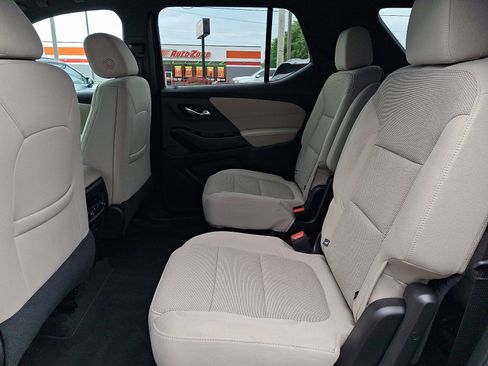 Used 2023 Chevrolet Traverse LT w/ Rear Camera Mirror Package AWD/4WD image 10