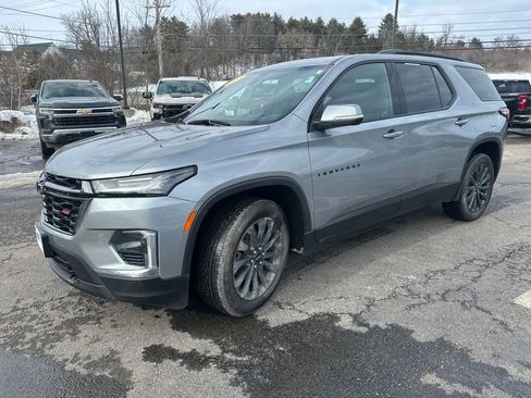 Used 2023 Chevrolet Traverse RS image 1