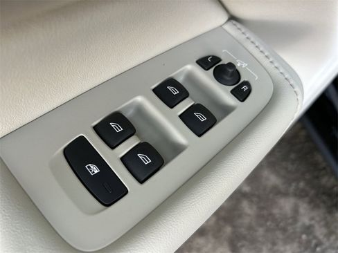 New 2025 Volvo XC60 B5 Core w/ Protection Package Premier image 16