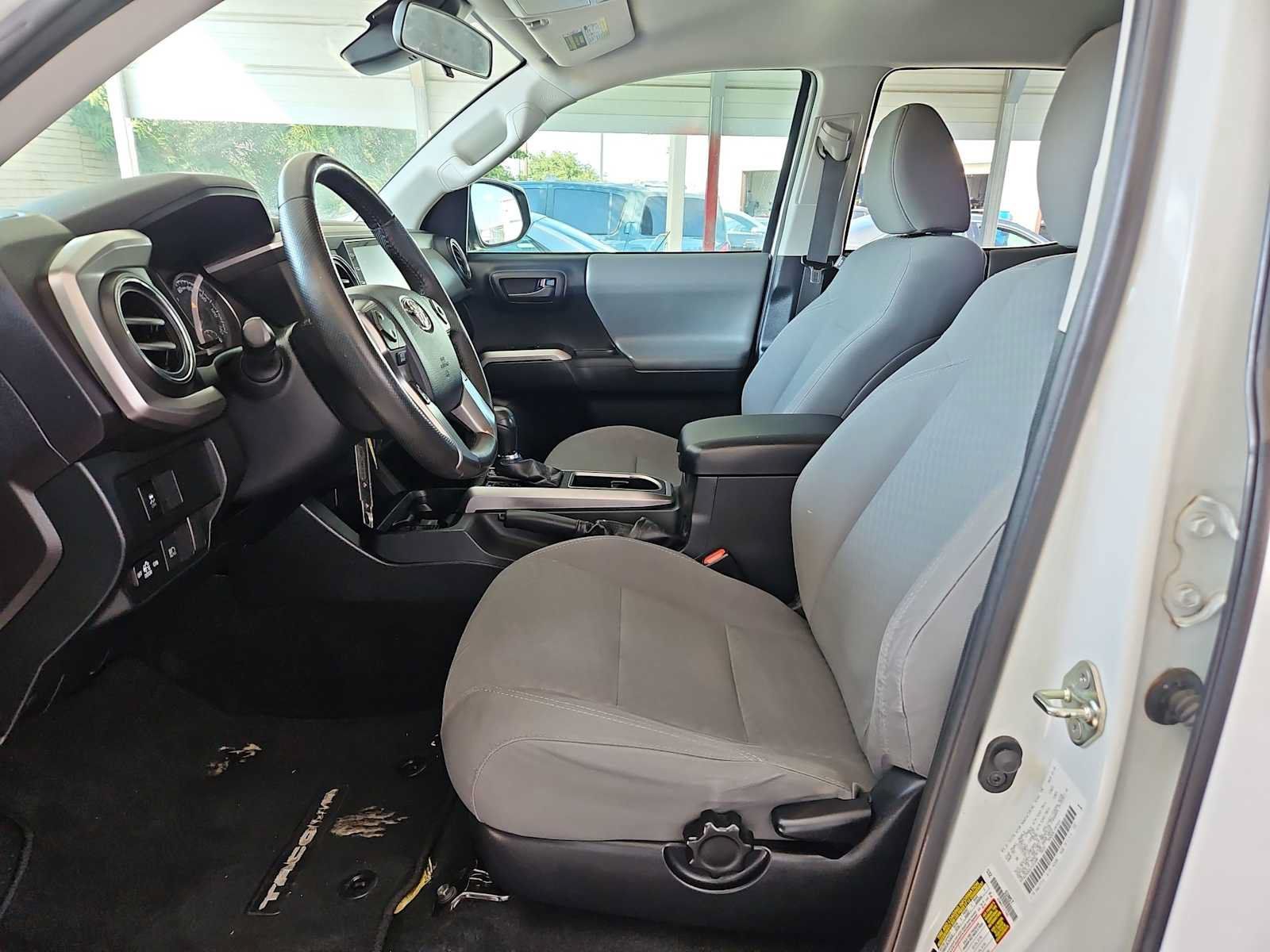 Used 2020 Toyota Tacoma SR5 RWD image 8