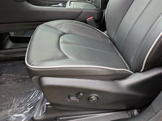 New 2026 Chrysler Pacifica Limited video 4