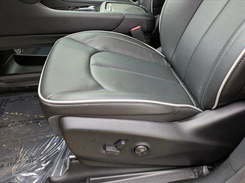 New 2026 Chrysler Pacifica Limited image 4