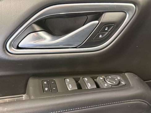 Used 2021 Chevrolet Tahoe Z71 w/ Luxury Package AWD/4WD image 16