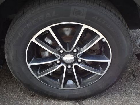 Used 2017 Dodge Grand Caravan SXT w/ Driver Convenience Group image 49