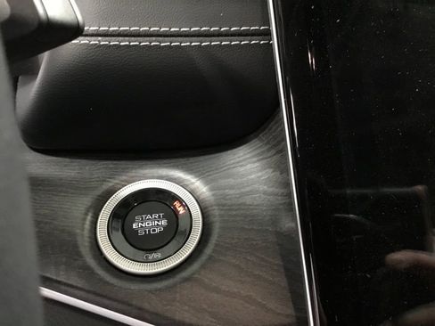 Used 2023 Jeep Grand Cherokee Limited w/ Black Appearance Package image 16