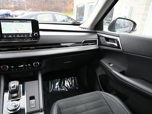 Used 2024 Mitsubishi Outlander SE Black Edition image 16