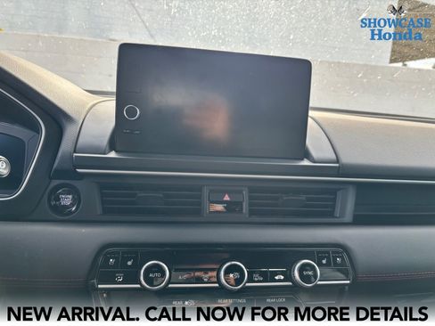 Used 2025 Honda Pilot Black Edition image 9