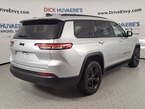 Used 2024 Jeep Grand Cherokee L Limited w/ Black Appearance Package AWD/4WD image 4