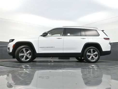 Used 2022 Jeep Grand Cherokee L Limited image 33