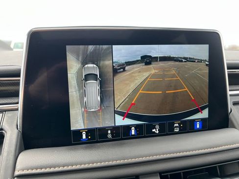 Used 2023 GMC Yukon XL AT4 w/ Technology Package image 14