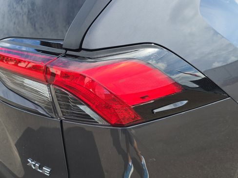 Used 2021 Toyota RAV4 XLE Premium image 11