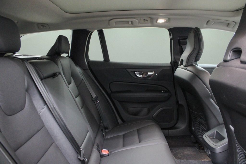 Used 2025 Volvo V60 B5 Cross Country Plus AWD/4WD image 27