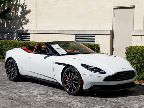 Used 2019 Aston Martin DB11 Volante image 18