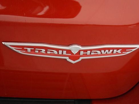 Used 2018 Jeep Grand Cherokee Trailhawk w/ Trailhawk Luxury Group image 11