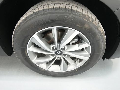 Used 2019 Hyundai Santa Fe SEL FWD image 10
