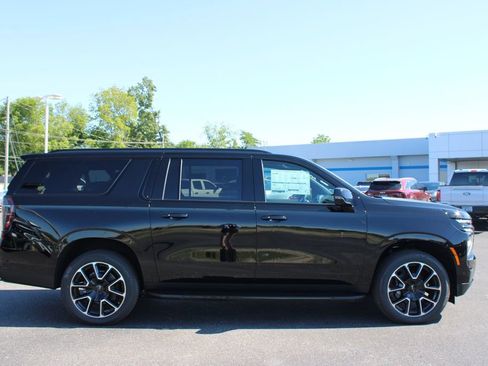 New 2026 Chevrolet Suburban RST AWD/4WD image 11