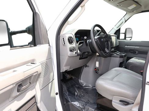 Used 2023 Ford E-450 and Econoline 450 Super Duty w/ Power Windows & Locks Group RWD image 12