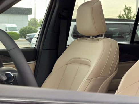 Used 2024 Jeep Grand Cherokee Limited w/ Luxury Tech Group II AWD/4WD image 17