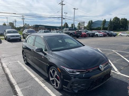 Used 2026 Volkswagen GTI SE FWD image 4