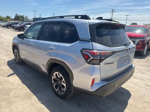 Used 2025 Subaru Forester Premium AWD/4WD image 2
