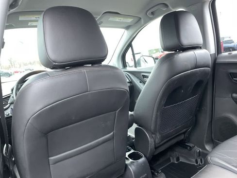 Used 2019 Chevrolet Trax LT w/ LT Convenience Package image 19