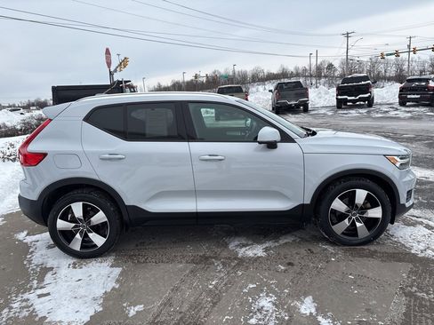 Used 2020 Volvo XC40 T5 Momentum w/ Protection Package Premier image 5