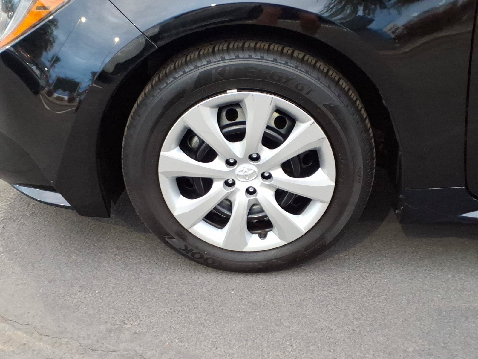 Certified 2025 Toyota Corolla LE FWD image 9