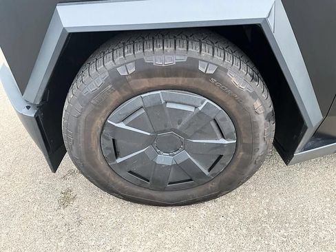 Used 2025 Tesla Cybertruck Cyberbeast AWD/4WD image 15